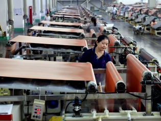Fábricas en China comienzan a cerrar sus operaciones e importadores replantean sus cadenas de suministro