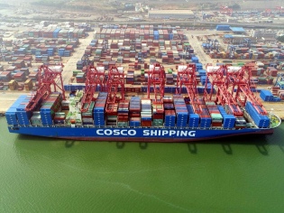 EE.UU. escala ofensiva y esta semana impondrá gravámenes a buques vinculados con China