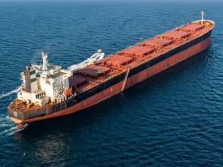 Irán conserva el control de Ormuz, busca afianzar cobro de peaje y mantiene tránsitos en mínimos