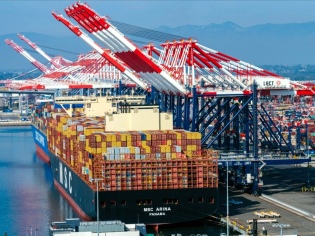 Sector portacontenedor: Demanda se debilita y la crisis del Medio Oriente escala a nivel global