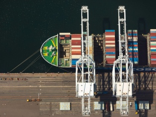 Tarifas spot del transporte marítimo de contenedores se disparan ante adelanto de la temporada alta