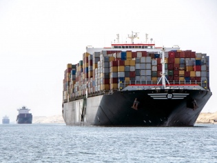 Amenaza sobre el Canal de Suez eleva la incertidumbre en el transporte portacontenedor