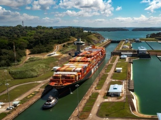 Restricciones en el Canal de Panamá elevan la presión sobre las rutas hacia la costa Este de EE.UU.