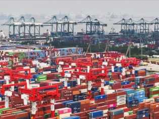 Tarifas spot se mantienen elevadas, mientras la congestión en los puertos asiáticos condiciona el mercado