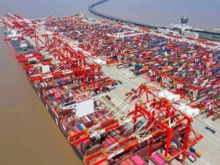 Transporte marítimo de contenedores podría dar un giro en 2027 y favorecer a los propietarios de carga